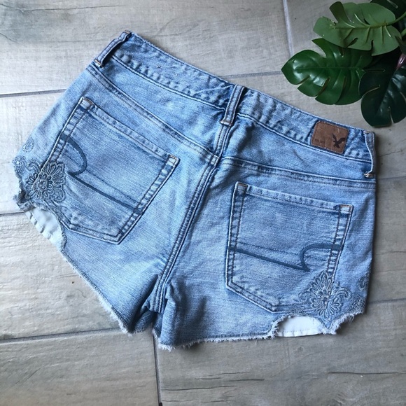 American eagle outfitters hi-rise festival embroidered cutoff Jean shorts Size 2 - Picture 3 of 5